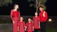 7 Foto Sarwendah & Betrand Peto Kompak Rayakan Natal, Tampil Serba Merah