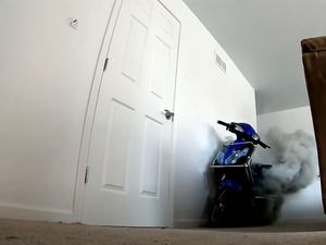 Ngeri! Ini Dampaknya Jika Motor Listrik Terbakar di Dalam Rumah Ngeri! Ini Dampaknya Jika Motor Listrik Terbakar di Dalam Rumah