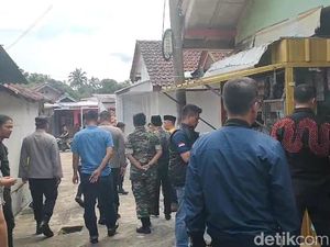 Densus 88 Tangkap Terduga Teroris di Tasikmalaya Densus 88 Tangkap Terduga Teroris di Tasikmalaya