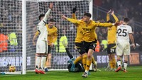 Wolverhampton Wanderes jadi tim kedua yang menggasak MU dalam home-away, bahkan dengan catatan tak kebobolan (1-0, 2-0). Salah satu momen ikonik yakni gol Olimpik Matheus Cunha ke gawang Andre Onana. (Foto: REUTERS/Chris Radburn)