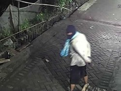 Pelaku Pembobolan 3 Rumah dalam Semalam di Jember Terekam CCTV