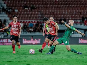 Bali United Tekuk Persebaya 2-0, Suporter Tetap Desak Teco Mundur Bali United Tekuk Persebaya 2-0, Suporter Tetap Desak Teco Mundur