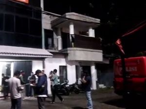 Video: Dugaan Kantor Media Lokal di Bogor Dibakar OTK, Polisi Turun Tangan