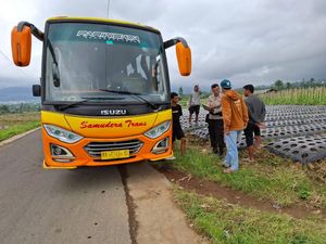 Gara-gara Ikut Google Maps, Bus Berisi 30 Pendaki Nyasar di Kuburan Gara-gara Ikut Google Maps, Bus Berisi 30 Pendaki Nyasar di Kuburan