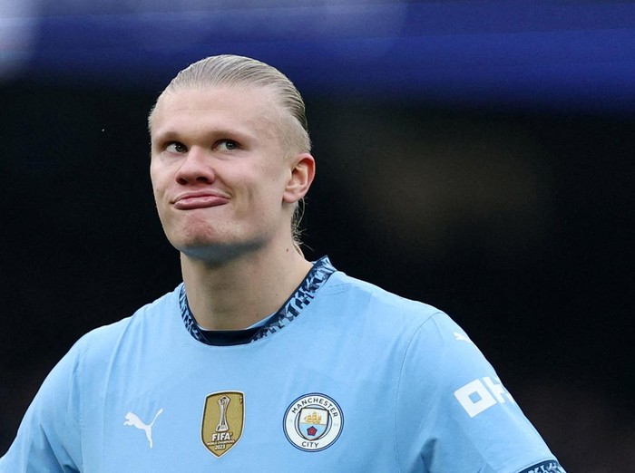 Soccer Football - Premier League - Manchester City v Everton - Etihad Stadium, Manchester, Britain - December 26, 2024 Manchester City's Erling Haaland reacts after missing from the penalty spot REUTERS/Phil Noble EDITORIAL USE ONLY. NO USE WITH UNAUTHORIZED AUDIO, VIDEO, DATA, FIXTURE LISTS, CLUB/LEAGUE LOGOS OR 'LIVE' SERVICES. ONLINE IN-MATCH USE LIMITED TO 120 IMAGES, NO VIDEO EMULATION. NO USE IN BETTING, GAMES OR SINGLE CLUB/LEAGUE/PLAYER PUBLICATIONS. PLEASE CONTACT YOUR ACCOUNT REPRESENTATIVE FOR FURTHER DETAILS..     TPX IMAGES OF THE DAY