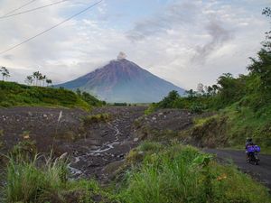 Viral 7 Pendaki di Puncak Mahameru Saat Pendakian Tutup, Pengelola Telusuri Viral 7 Pendaki di Puncak Mahameru Saat Pendakian Tutup, Pengelola Telusuri