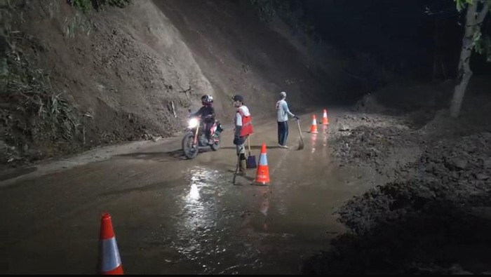 Jalan Bagbagan Dibuka Satu Jalur Jalan Bagbagan Dibuka Satu Jalur