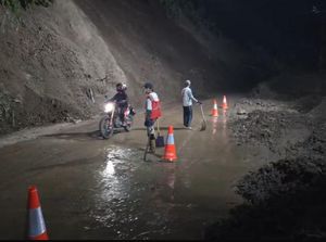 Sempat Tertutup Longsor, Jalan Nasional Bagbagan Dibuka Satu Jalur