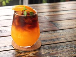 Uniknya Kopi Campur Jus Jeruk yang Segarkan Dahaga