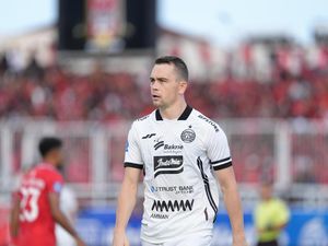 Seperti MU di Inggris, MU-nya Liga 1 pun Kebobolan Gol Olimpico