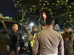 Mobil Satpol PP Surabaya Dilempari Batu Pebalap Liar Saat Kejar Gangster