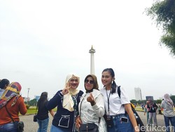 Mereka yang Penasaran Monas Tuh Kayak Gimana