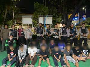 Polisi Tangkap 13 Remaja Tawuran di Jakbar, Celurit-Stik Golf Disita
