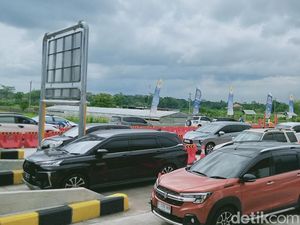 Duh! Pengguna Tol Kehabisan Saldo Kerap Picu Antrean di GT Prambanan