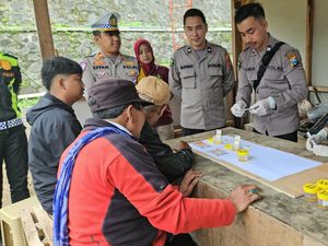 Sopir Jip dan Bus Wisata Bromo Dites Urine, 2 Orang Positif Sabu Sopir Jip dan Bus Wisata Bromo Dites Urine, 2 Orang Positif Sabu