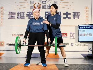 Sosok Nenek 90 Tahun di Taiwan yang Ikut Lomba Angkat Beban
