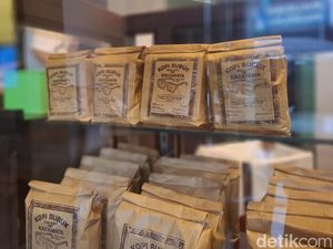Heboh Pembeli Minta Gratisan Bakso hingga Toko Kopi Tertua di Bogor Heboh Pembeli Minta Gratisan Bakso hingga Toko Kopi Tertua di Bogor