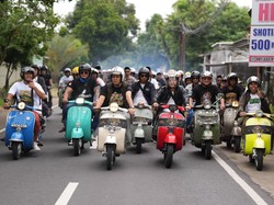 1.000 Peserta Scooter Sarungan Meriahkan 1 Abad Ponpes Al Falah Ploso