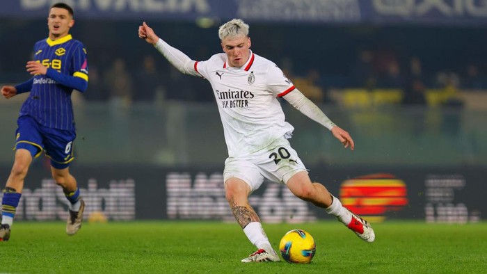 AC Milans Alejandro Jimenez Sanchez participates in the Italian Serie A Enilive soccer championship football match between Hellas Verona FC and AC Milan at Marcantonio Bentegodi Stadium in Verona, Italy, on December 20, 2024. (Photo by Mattia Radoni/NurPhoto via Getty Images)