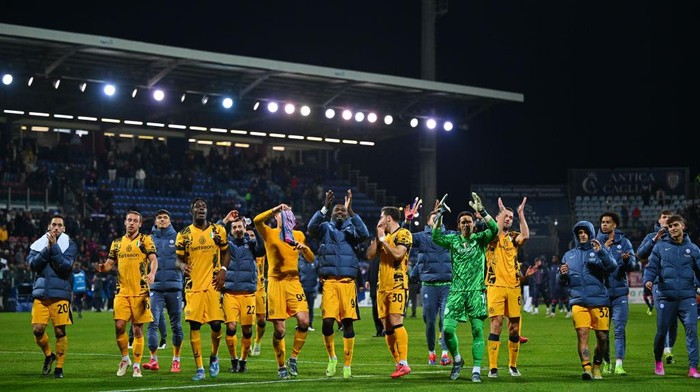 CAGLIARI, ITALY - DECEMBER 28: Players of FC Internazionale celebrates the win at the end of the Serie A match between Cagliari and FC Internazionale at Sardegna Arena on December 28, 2024 in Cagliari, Italy. (Photo by Mattia Pistoia - Inter/Inter via Getty Images)