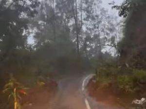 Longsor di Jalur Bromo Via Malang, Pengguna Jalan Diimbau Hati-hati Longsor di Jalur Bromo Via Malang, Pengguna Jalan Diimbau Hati-hati