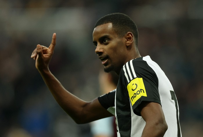 Soccer Football - Premier League - Newcastle United v Aston Villa - St James Park, Newcastle, Britain - December 26, 2024 Newcastle Uniteds Alexander Isak reacts Action Images via Reuters/Lee Smith EDITORIAL USE ONLY. NO USE WITH UNAUTHORIZED AUDIO, VIDEO, DATA, FIXTURE LISTS, CLUB/LEAGUE LOGOS OR LIVE SERVICES. ONLINE IN-MATCH USE LIMITED TO 120 IMAGES, NO VIDEO EMULATION. NO USE IN BETTING, GAMES OR SINGLE CLUB/LEAGUE/PLAYER PUBLICATIONS. PLEASE CONTACT YOUR ACCOUNT REPRESENTATIVE FOR FURTHER DETAILS..