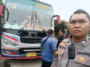 Mahasiswi Sidoarjo Tewas Usai Motornya Tabrakan dengan Bus Sumber Slamet