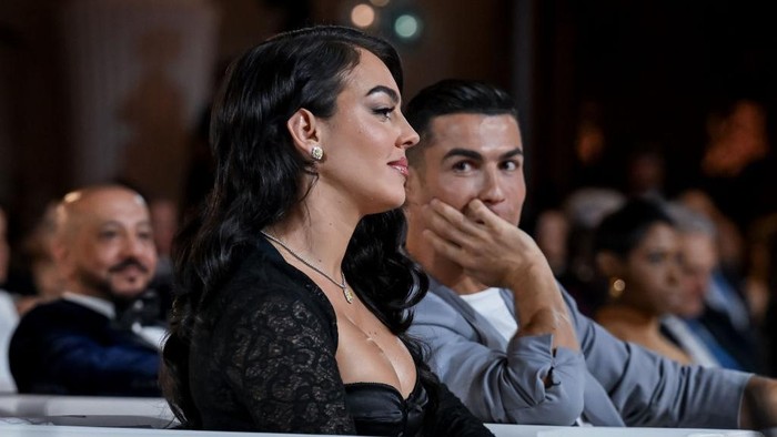 DUBAI, UNITED ARAB EMIRATES - DECEMBER 27: Al-Nassr player Cristiano Ronaldo (2nd L) and Georgina Rodriguez (L) attend the Globe Soccer Dubai Awards 2024 as part of the Dubai International Sports Conference 2024 in Dubai, United Arab Emirates (UAE) on December 27, 2024. (Photo by Waleed Zein/Anadolu via Getty Images)