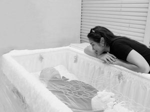 Momen Pergantian Tahun, Jessica Iskandar Lakukan Malam Kembang Mendiang Ayah Momen Pergantian Tahun, Jessica Iskandar Lakukan Malam Kembang Mendiang Ayah