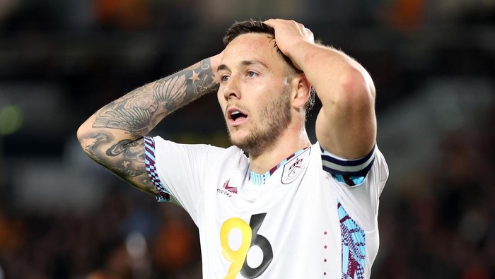 HULL, ENGLAND - OCTOBER 23: Josh Brownhill of Burnley reacts during the Sky Bet Championship match between Hull City AFC and Burnley FC at MKM Stadium on October 23, 2024 in Hull, England. (Photo by George Wood/Getty Images)