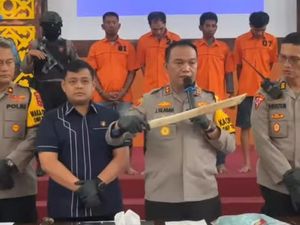 Ormas PP Vs GRIB Bentrok gegara Spanduk di Belawan, 1 Orang Dihujam Sajam Ormas PP Vs GRIB Bentrok gegara Spanduk di Belawan, 1 Orang Dihujam Sajam