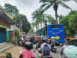 Video Jalur Menuju Ragunan Padat di Hari Pertama 2025