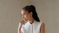 Foto Nadya Hutagalung Cantik dengan Rambut Beruban, Tanpa Makeup & Jadi Model