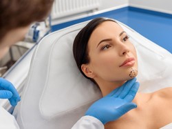 Implan Dagu Hingga Facelift Dini, Ini Tren Oplas Permak Wajah 2025