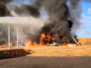 Rekaman Video Kecelakaan Jeju Air, Pesawat Tabrak Pagar lalu Terbakar