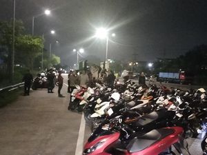 65 Motor Diamanakan Saat akan Balap Liar di Bypass Krian Sidoarjo 65 Motor Diamanakan Saat akan Balap Liar di Bypass Krian Sidoarjo