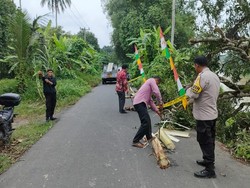 Dua Jalan di Ogan Ilir Ambles, Petugas Pasang Garis Polisi