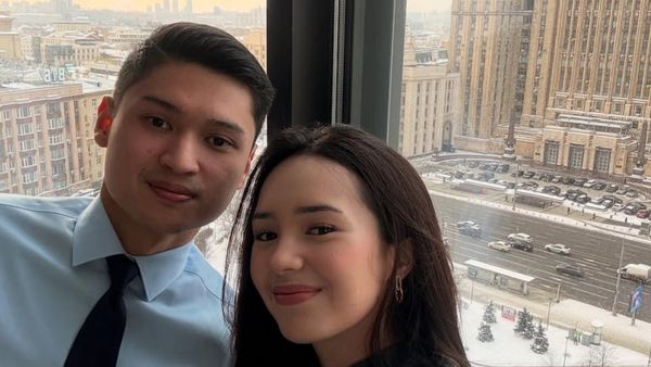 7 Foto Beby Tsabina Temani Suami Dinas ke Rusia, Tampil Cantik Bergaya Simpel