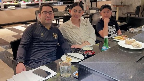 Momen Seru Thalita Latief Kulineran Bersama Keluarga dan Pacar