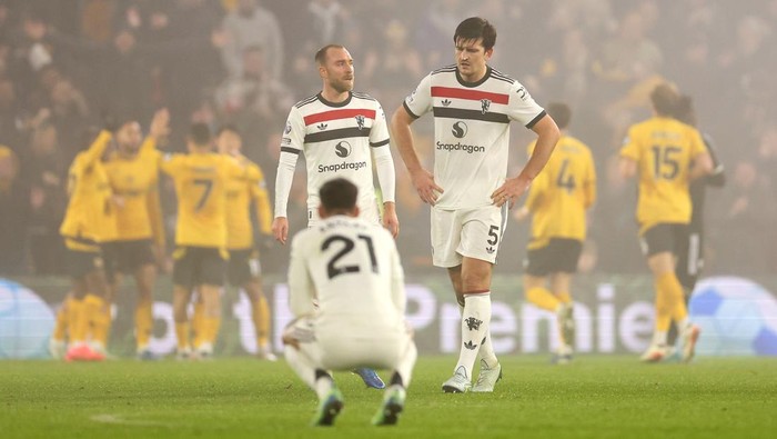 WOLVERHAMPTON, ENGLAND - DECEMBER 26: Harry Maguire of Manchester United reacts following Wolverhampton Wanderers second goal, scored by Hwang Hee-Chan (not pictured) during the Premier League match between Wolverhampton Wanderers FC and Manchester United FC at Molineux on December 26, 2024 in Wolverhampton, England. (Photo by Naomi Baker/Getty Images)