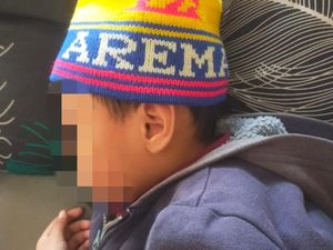 Bocah 7 Tahun Pakai Kerpus Arema Diduga Dibuang Ortunya di Sidoarjo