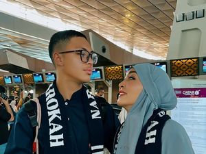 Umrah Perdana Angelina Sondakh