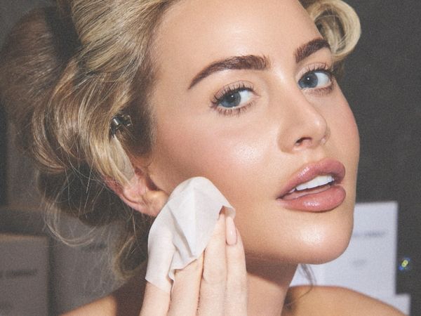 Foto Influencer Kebanyakan Filler Selama 15 Tahun, Tak Kenali Wajahnya Sendiri