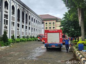 UIN Jakarta Pastikan Tak Ada Kegiatan Mahasiswa Saat Kebakaran Terjadi UIN Jakarta Pastikan Tak Ada Kegiatan Mahasiswa Saat Kebakaran Terjadi