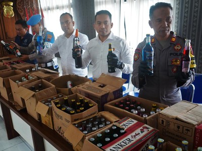 Tasikmalaya Diguncang Bau Miras Usai Polres Musnahkan Ribuan Botol Alkohol