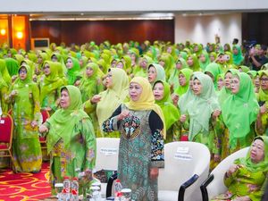 Khofifah Ajak Para Ibu Tanamkan Persatuan dan Persaudaraan Sejak Balita Khofifah Ajak Para Ibu Tanamkan Persatuan dan Persaudaraan Sejak Balita
