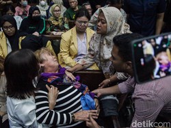 Video Ibu Helena Lim Nangis di Sidang Vonis Anaknya: Tukar Aja Pakai Nyawaku