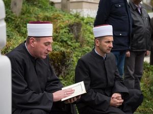 Hukum Batu Nisan dan Panduan Desain Kuburan Menurut Ajaran Islam Hukum Batu Nisan dan Panduan Desain Kuburan Menurut Ajaran Islam