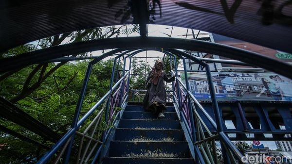 Ini JPO Dekat UIN Ciputat yang Viral Karena Rusak