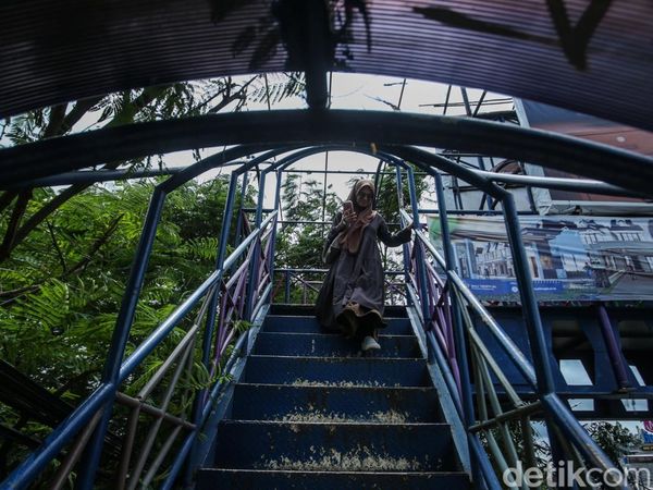 Ini JPO Dekat UIN Ciputat yang Viral Karena Rusak
